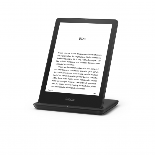 Kindle Paperwhite Signature Edition in einem Qi-Ladegerät (Bild: Amazon)